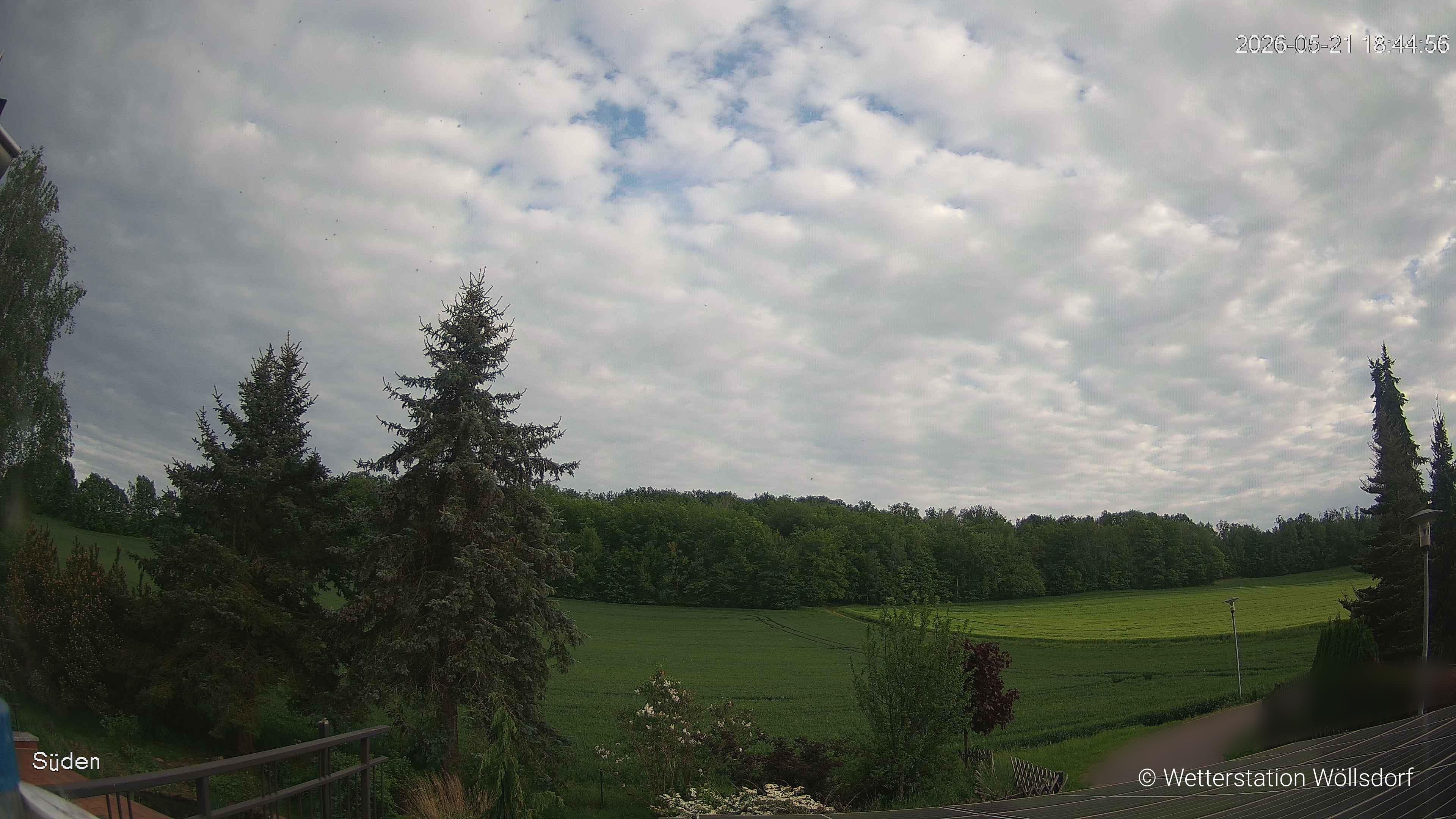 Blick von Wöllsdorf in Richtung Süden auf den Höhenzug des Pfaffenberges