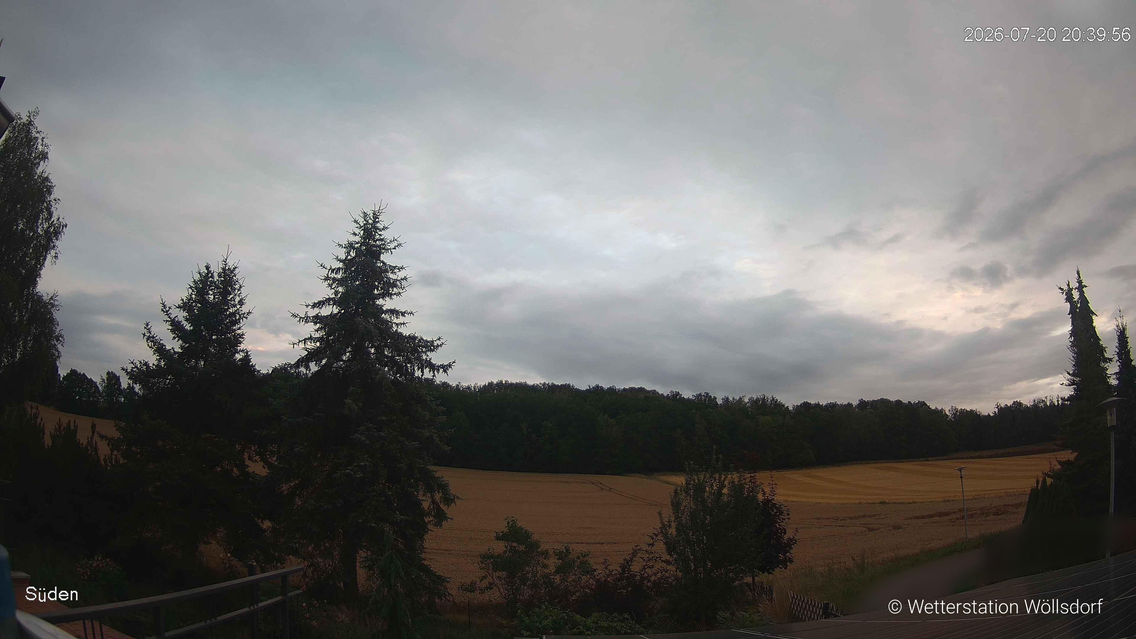 Blick von Wöllsdorf in Richtung Süden auf den Höhenzug des Pfaffenberges